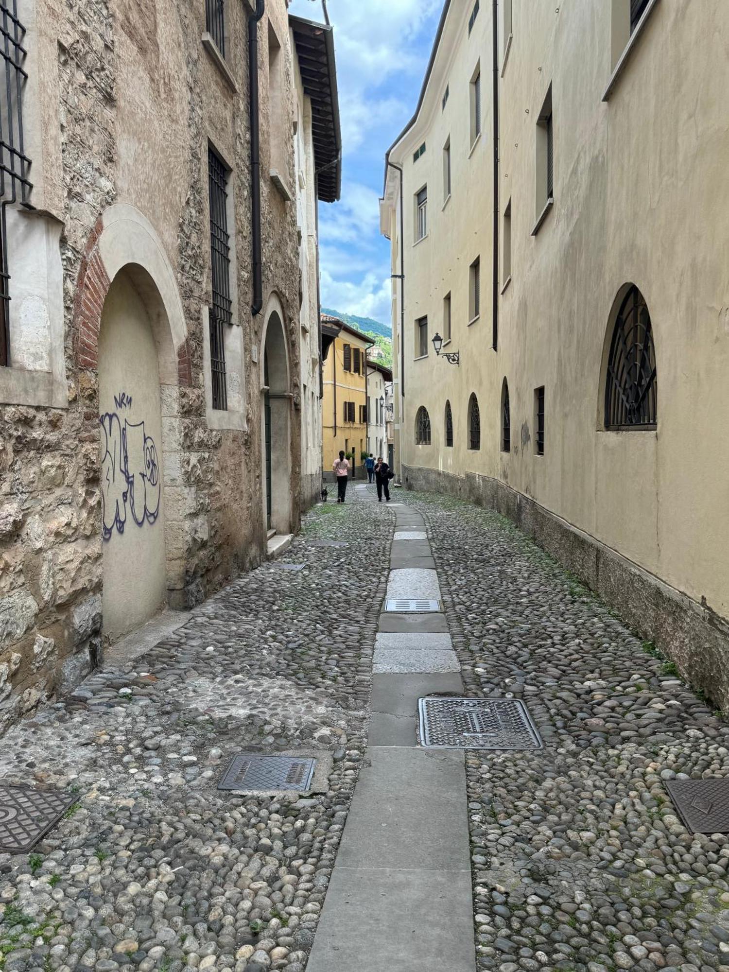 Dimora Legnazzi_A Gem In The Heart Of Brescia Apartment Exterior foto